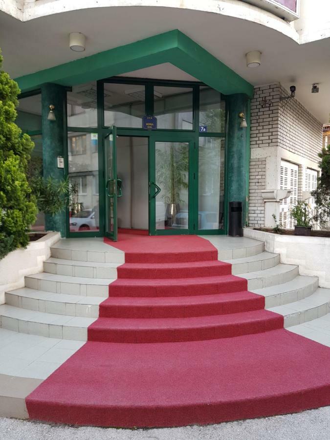 Contemporary Residence Ниш Экстерьер фото